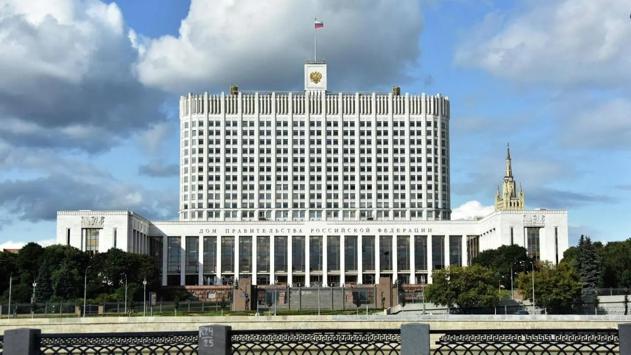 В Госдуму внесли законопроект о полной или частичной компенсации утильсбора для семей с тремя и более детьми, однако в правительстве усомнились в источниках финансирования и поддержали идею не принимать поправки.