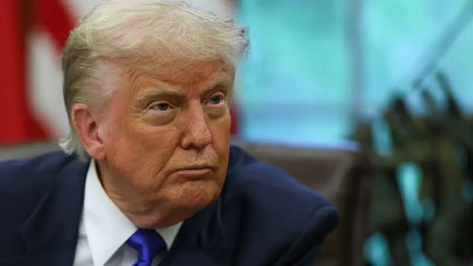 На саммите G7 Дональд Трамп пообещал усилить давление на Россию и помочь Украине при условии, что европейские союзники помогут с разминированием Ормузского пролива; лидеры согласовали ужесточение санкций и дополнительные поставки ПВО.