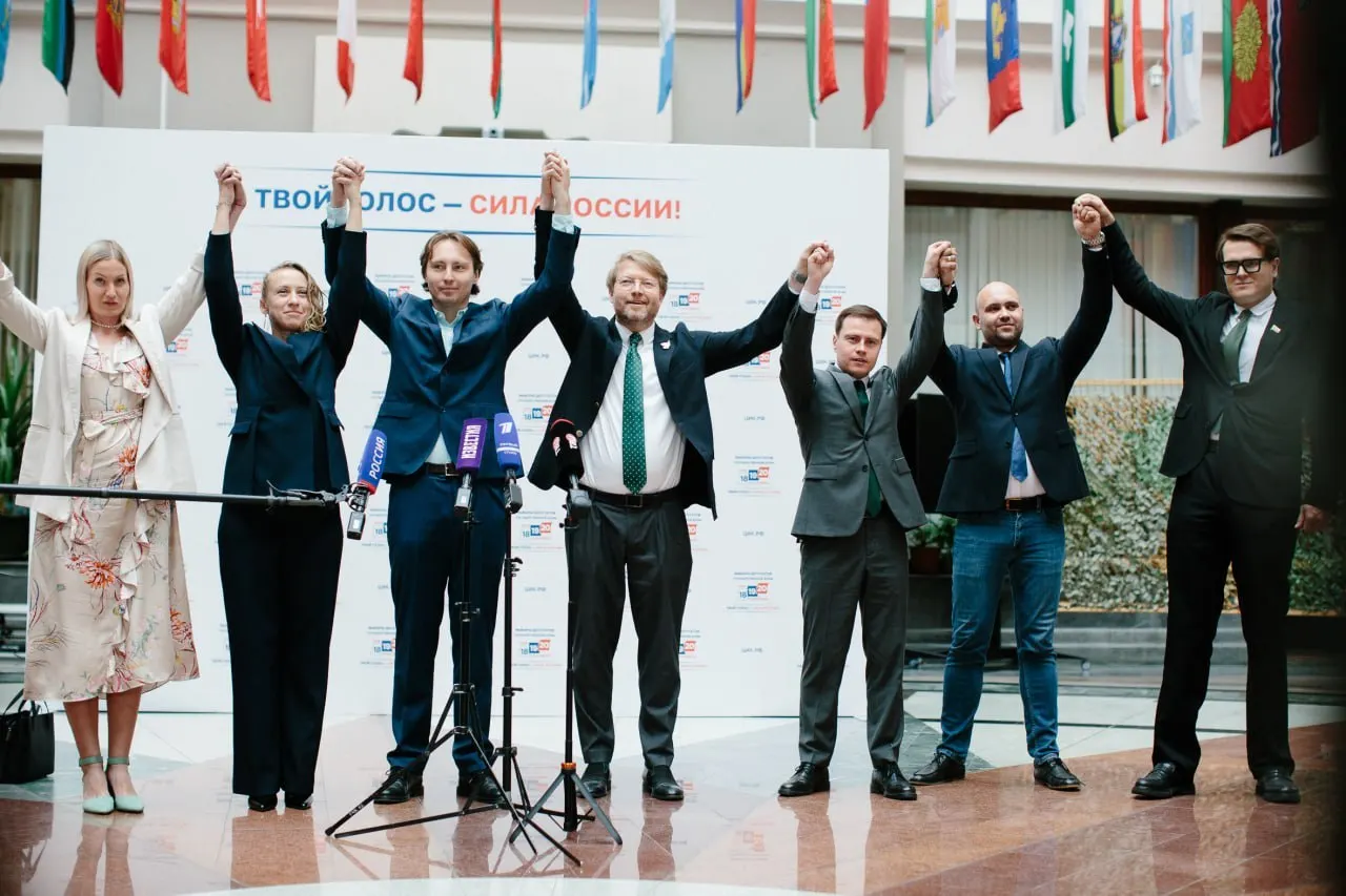 В федеральную часть списка партии вошли 269 кандидатов. Программа начинается с лозунга «За мир и свободу!». В списке есть петербургские кандидаты, но партия предупреждает о жёсткой кампании.