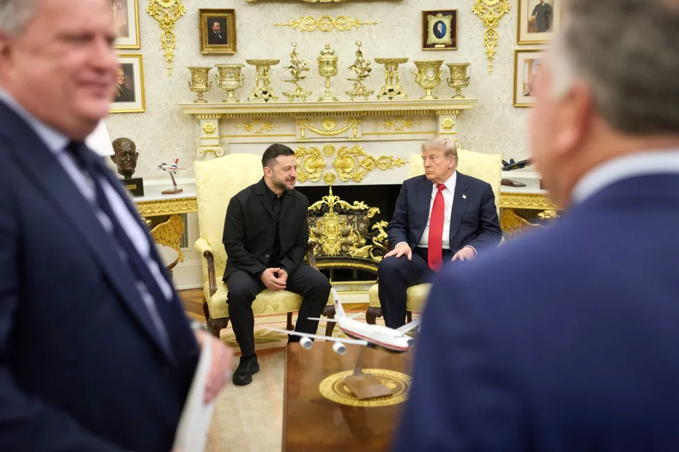 Встреча президентов Украины и США продолжалась чуть больше часа — ключевые темы: экстренный пакет ракет для систем Patriot, лицензия на их производство и дальнейшая политическая поддержка со стороны Конгресса.