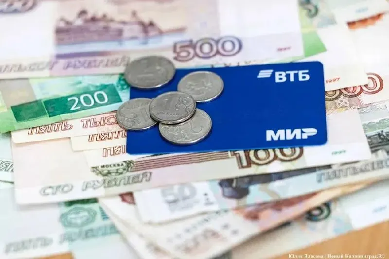 Старт массовой эмиссии цифрового рубля запланирован на 1 сентября 2026 года. Банки заявляют о готовности к внедрению новой формы валюты и открытию кошельков цифрового рубля.