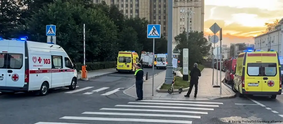 Вечером 1 августа у входа в ресторан Balzi Rossi в центре Москвы прогремел взрыв. Погибли несколько человек, следствие рассматривает версию покушения на главнокомандующего ВКС Александра Чайко, ранее попадавшего под санкции ЕС.