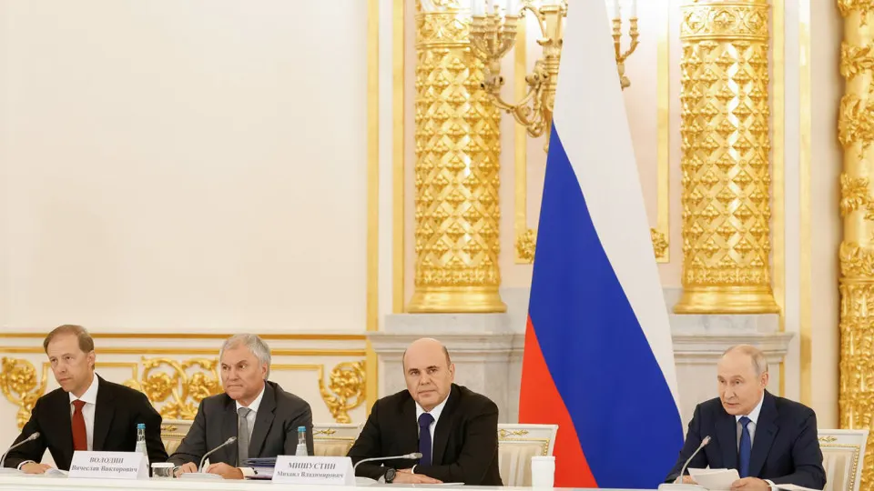 Глава государства сказал о необходимости заранее планировать возвращение участников боевых действий и обсудил меры по трудоустройству ветеранов, включая сохранение рабочих мест.
