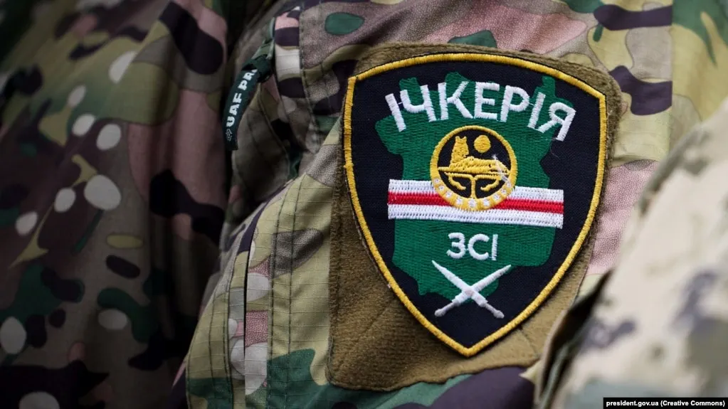 Росфинмониторинг добавил «Чеченскую Республику Ичкерию» и её зарубежные структуры в список террористов и экстремистов после решения суда в Грозном, а её предполагаемому лидеру Ахмеду Закаеву в России вменяют создание террористического сообщества и участие в боевых действиях на стороне Украины.
