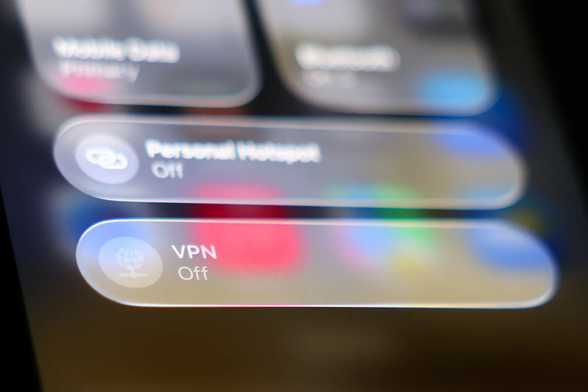 После требований ограничивать доступ через VPN некоторые площадки вновь открываются при включённом VPN у части пользователей, тогда как для других сервисы остаются недоступны.