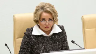 Спикер Совета Федерации Валентина Матвиенко на муниципальном форуме призвала россиян переселяться в просторные дома по всей стране, заводить большие семьи и запускать всероссийскую «акцию по посадке цветов», назвав обезлюдение территорий стратегической угрозой на фоне рекордного падения рождаемости.