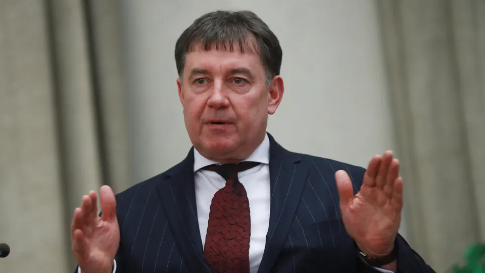 Мосгорсуд оставил в силе решение о национализации более 100 объектов недвижимости и сети отелей Marton на 9 млрд рублей, связанных с бывшим председателем Совета судей России Виктором Момотовым. Генпрокуратура связывает его с криминальными авторитетами и нелегальным бизнесом, а также указывает на использование гостиниц для организации проституции с участием несовершеннолетних.