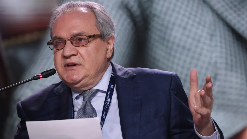Глава Совета по правам человека Валерий Фадеев заявил, что россияне, пользующиеся VPN, обращаются к «точке зрения врага», высказался против обходных сервисов, поддержал отключения мобильного интернета и прокомментировал государственный мессенджер. Власти ужесточают меры против VPN; источники связывают ограничения с силовыми структурами, официальный ответ Кремля был иным.