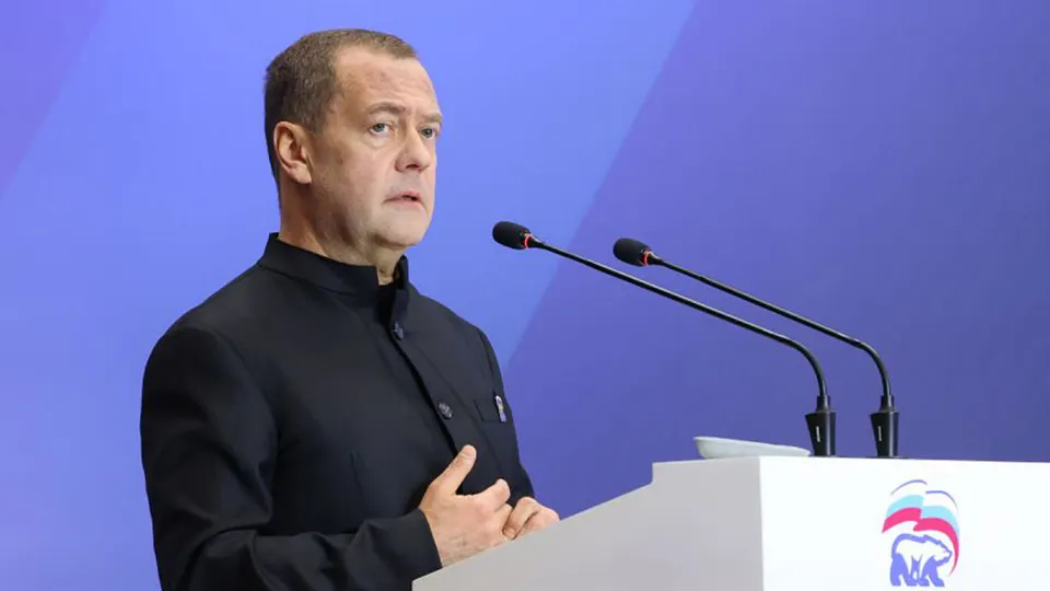 Заместитель председателя Совета безопасности заявил о реальной возможности ядерного конфликта, призвал быть к этому готовыми и отметил роль ядерной триады; на фоне истечения договора СНВ‑III отношения между державами остаются напряжёнными.