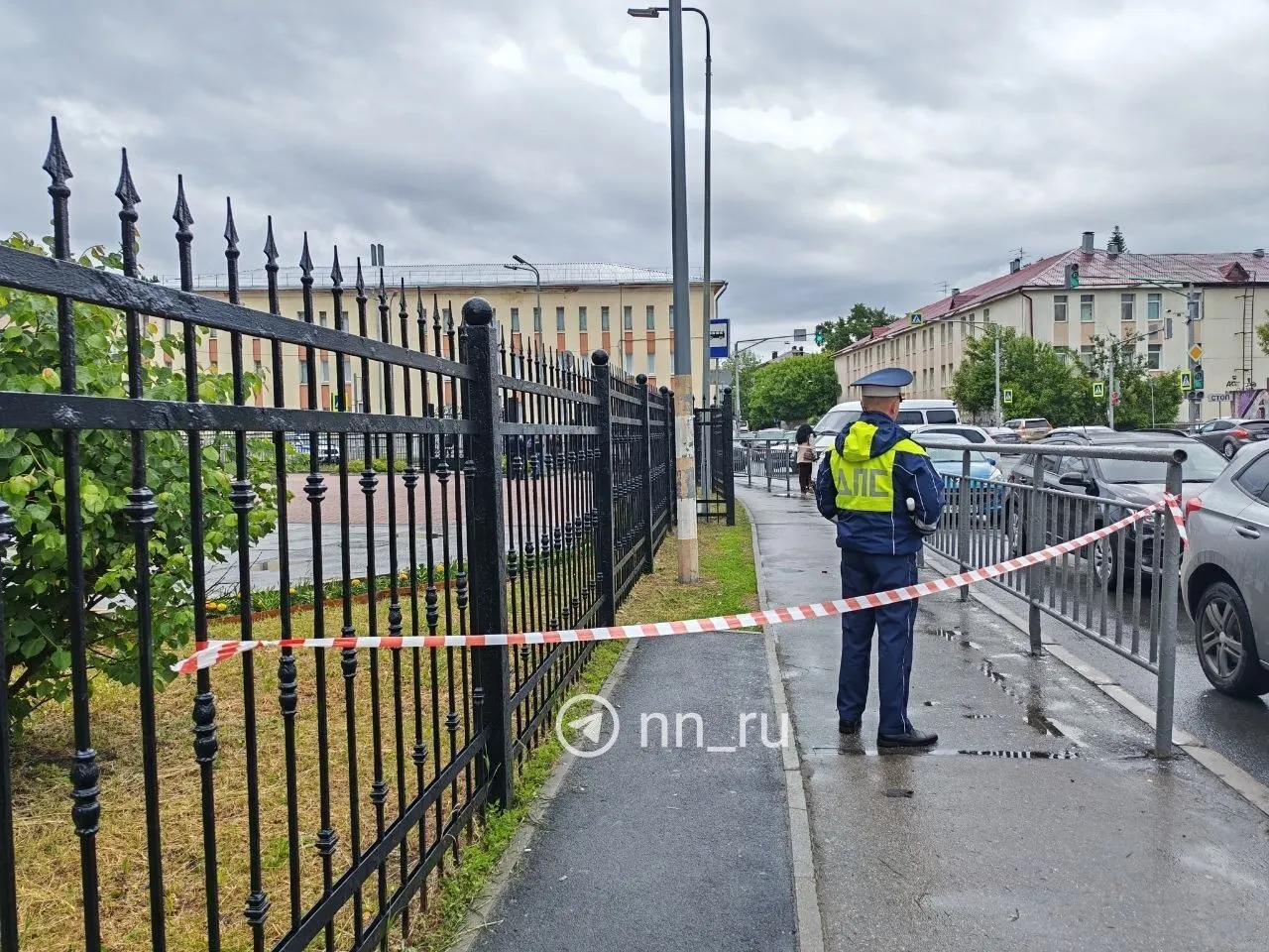 Ночью Минобороны сообщило о 62 сбитых БПЛА по регионам. В Нижнем Новгороде одно из попаданий повредило здание областного суда, по предварительным данным пострадавших нет.
