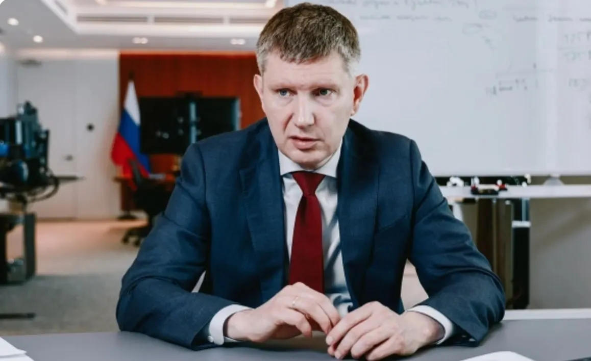 Минэкономразвития выделяет три ключевых направления — структурные изменения, бюджетную консолидацию и сохранение гибкости экономики — которые должны создать условия для роста инвестиций, занятости и продуктивности.