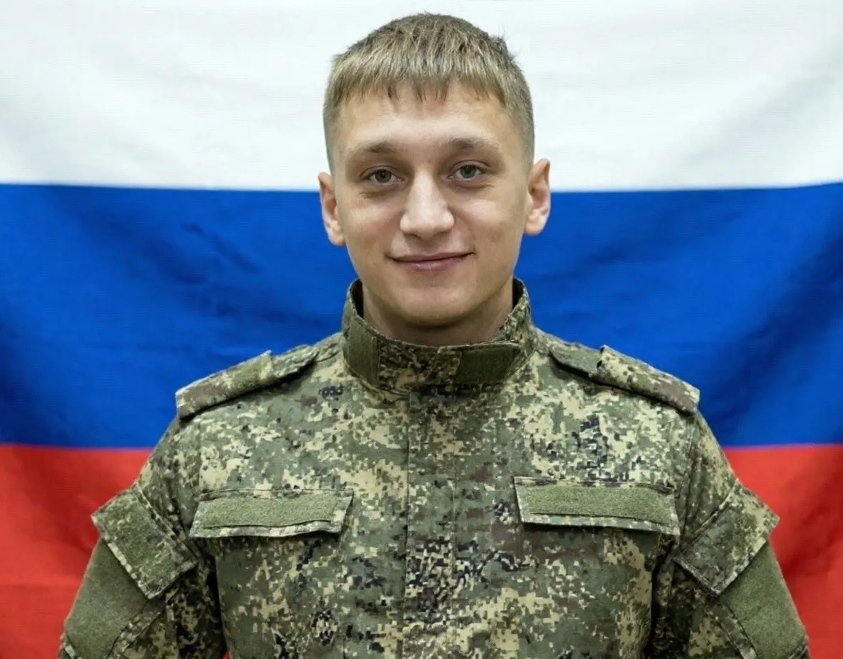 23-летний Валерий Аверин заключил контракт в январе 2026 года, прошёл обучение оператором БПЛА и погиб под Луганском через три месяца службы.