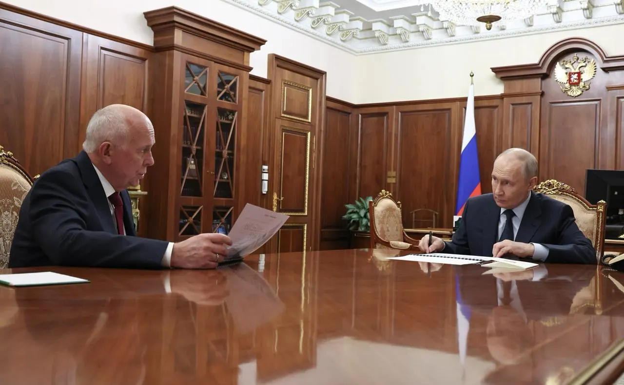 Глава Ростеха доложил президенту, что массовое производство МС-21 и Суперджета-100 отложено: серийный запуск возможен не раньше следующего года. Ранее назывались иные сроки, а план по количеству самолётов до 2030 года уже корректировали.