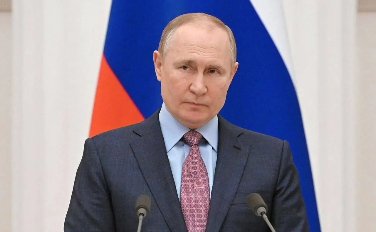 Президент предупредил, что замена низкоквалифицированных работников искусственным интеллектом — необратимый процесс, который может привести к исчезновению некоторых профессий.