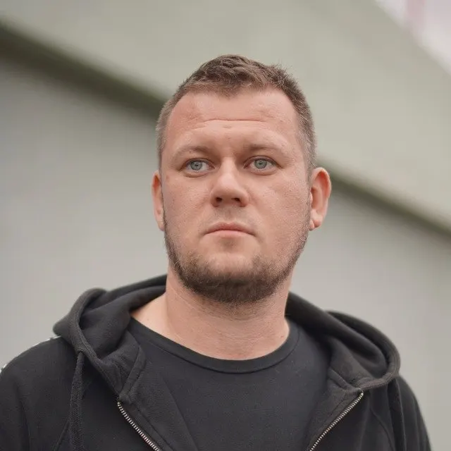 Вечером Минюст включил в реестр «иностранных агентов» украинского блогера и журналиста Дениса Казанского. Он заявил, что не имеет российского гражданства и ожидал иного обвинения.