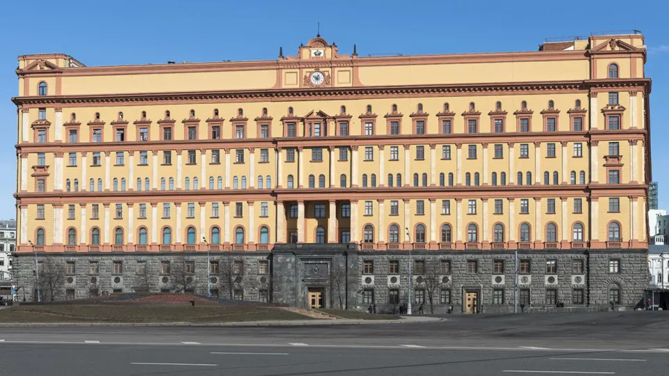 Руководство Погранслужбы ФСБ заявило о нарушениях соглашений и провокационных мерах со стороны Финляндии и Эстонии; одновременно на западных границах фиксируется рост военной активности и подготовка вариантов реагирования.