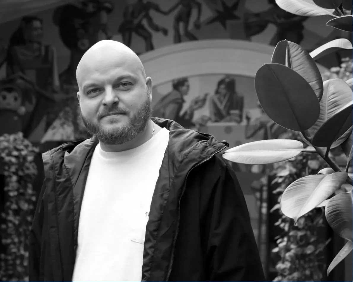 Семён Ляшенко, соавтор сценария фильма «Минотавр», родился в Смоленске, в 2011 году окончил СПбГУ. Он сотрудничал с режиссёром Андреем Звягинцевым, работал в IT и публиковал сценарные и режиссёрские работы.