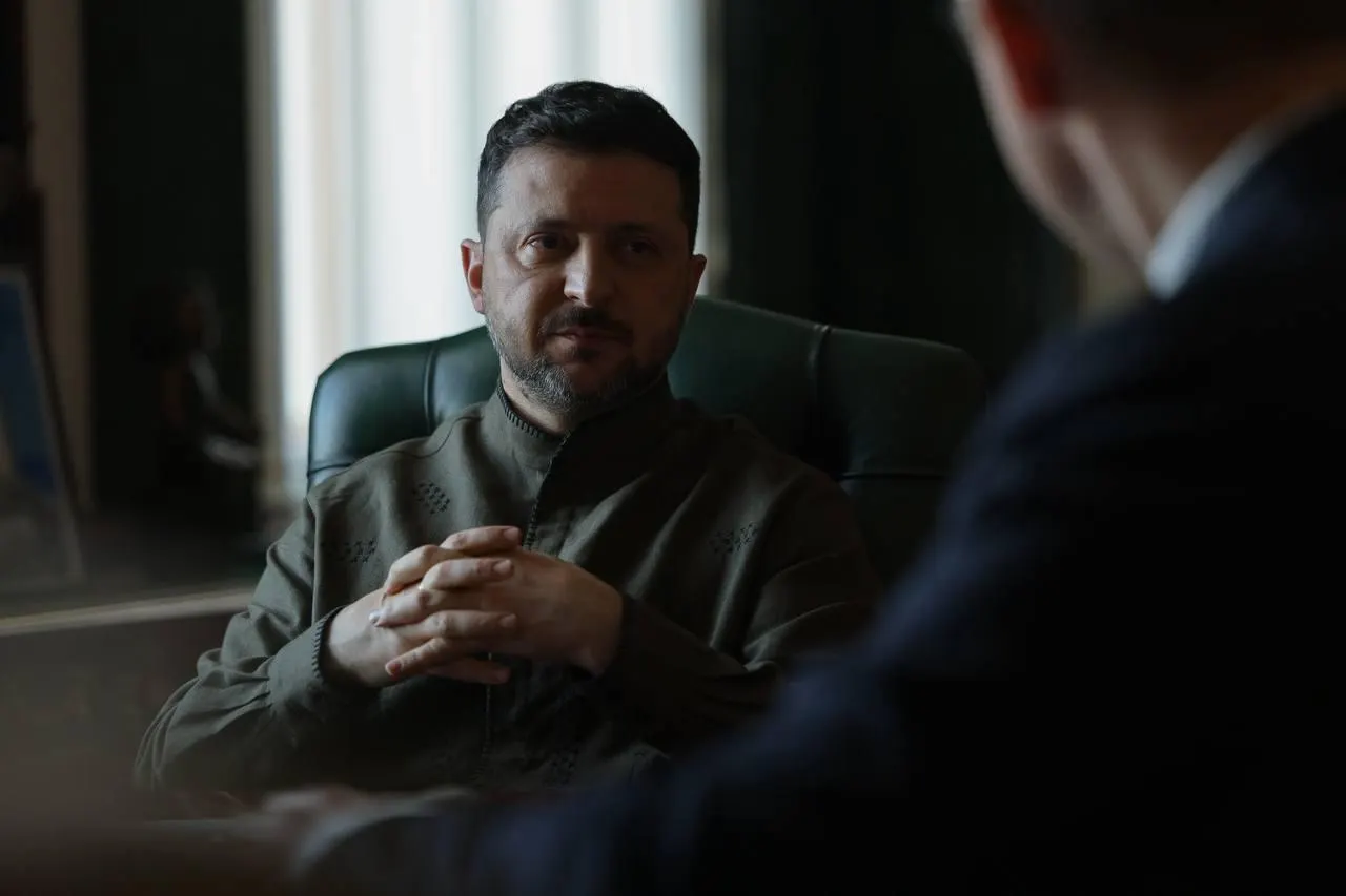 Президент Украины допустил завершение «горячей фазы» конфликта до ноября при наличии гарантий безопасности; МИД России пообещал удары по объектам военно-промышленного комплекса в Киеве и рекомендовал иностранцам покинуть город.