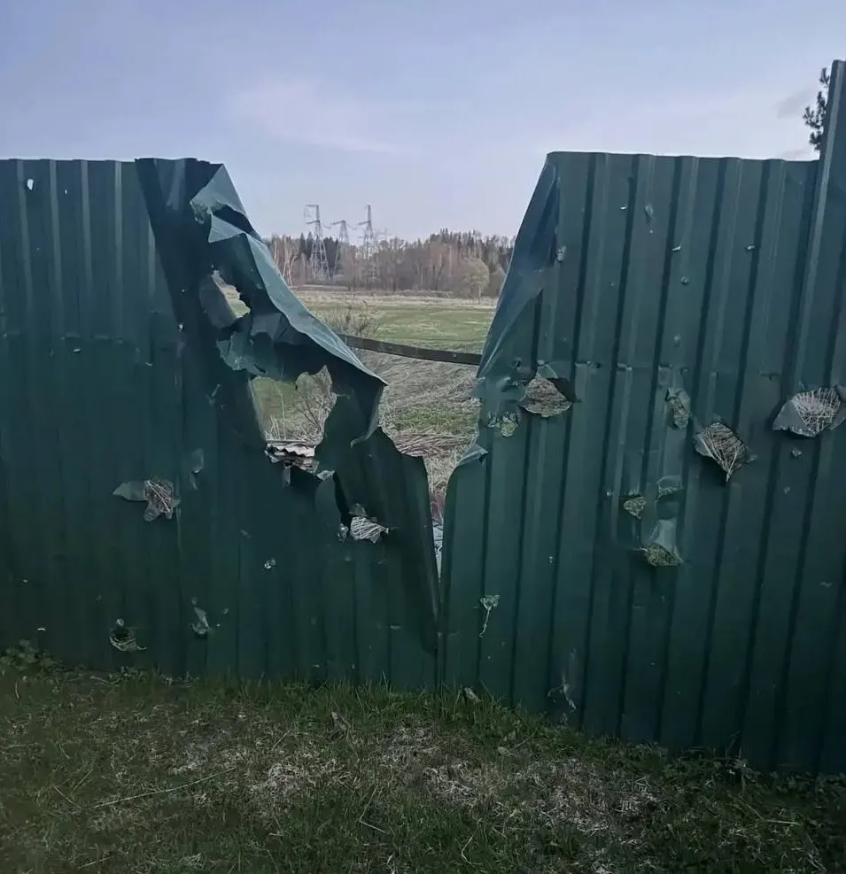 В результате налётов и падения обломков беспилотников в нескольких регионах фиксируют погибшего и раненых. Минобороны сообщает об уничтожении сотен украинских БПЛА.