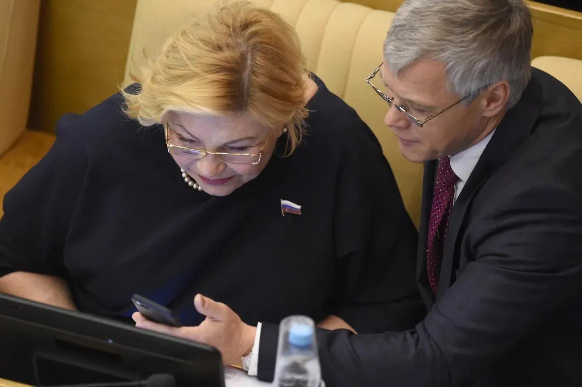 Депутат от Челябинской области Валерий Гартунг вместе с Еленой Драпеко оказались двумя голосовавшими против обращения Госдумы по удару в Старобельске; спикер С. Володин назвал это «техническим сбоем».