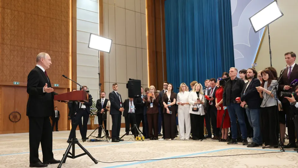 После саммита ЕАЭС президент заявил, что Россия готова жестко ответить на удары по своим объектам и предупредил Армению об опасных последствиях евроинтеграции.