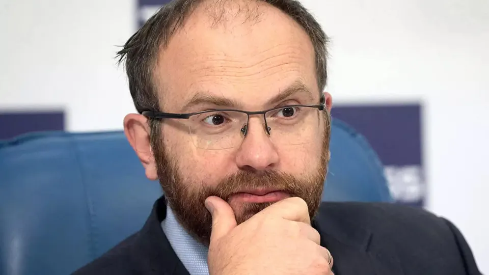 Заместитель председателя синодального отдела РПЦ призвал не паниковать из‑за отключений связи, а обратить внимание на духовные ценности. Между тем массовые ограничения доступа затронули почти всё население страны.