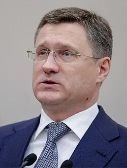 Вице‑премьер сообщил, что правительство готовит изменения в законодательстве и рассматривает запрет экспорта дизельного топлива. НПЗ работают на полную мощность, сроки ремонтов сокращены, чтобы обеспечить поставки в летний сезон.