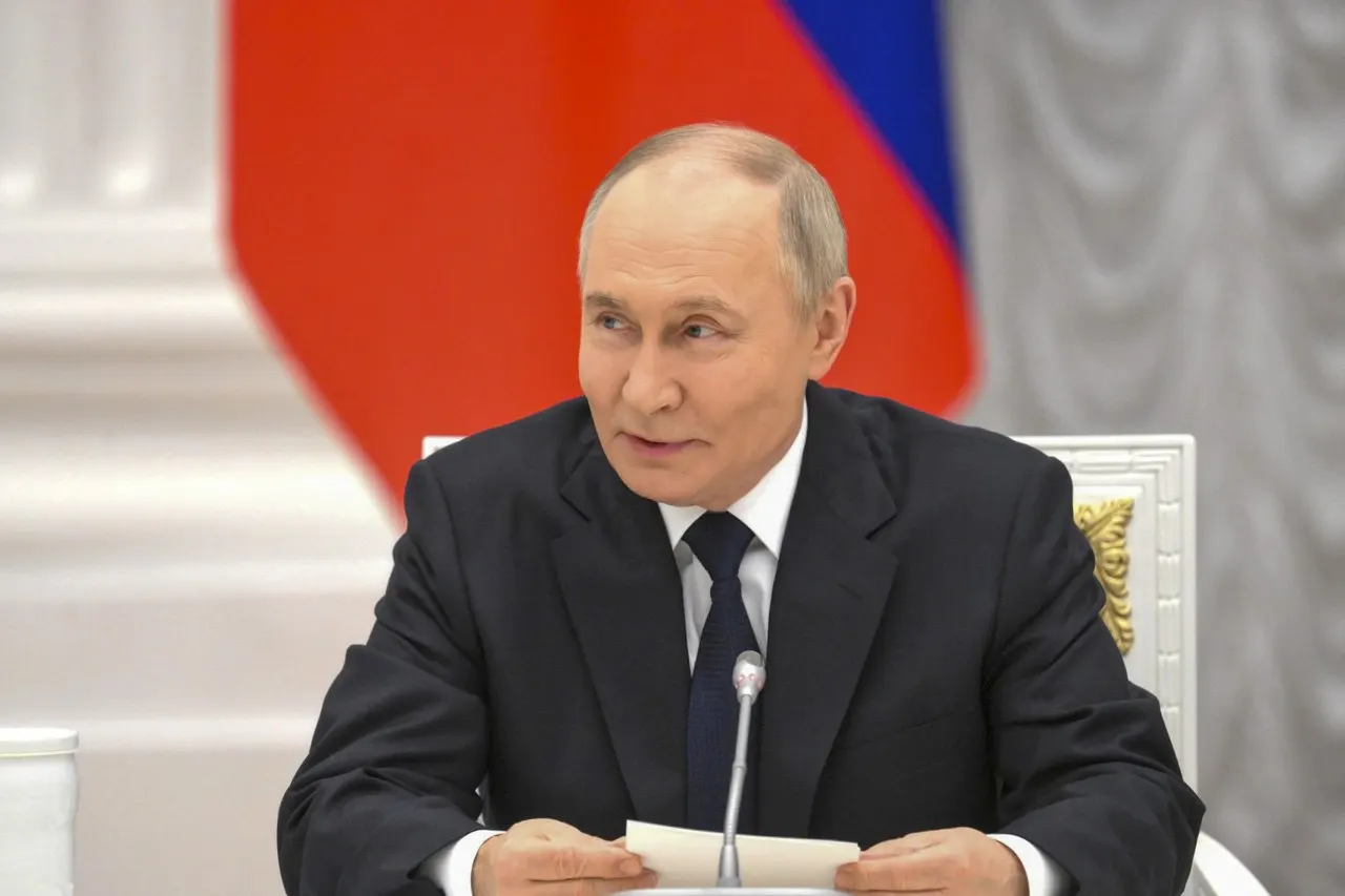 Президент заявил, что РФ располагает необходимыми возможностями для сдерживания и отражения попыток атаковать базы в Калининградской области, отвечая на комментарий главы МИД Литвы о рисках ударов по российским объектам.