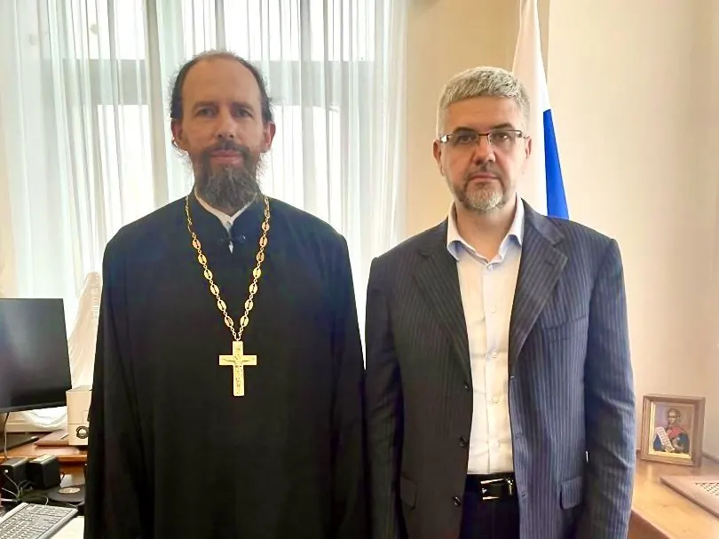 Замминистра юстиции Вадим Баланин заявил, что сожительство без официальной регистрации брака представляет угрозу безопасности России; ведомство ведет двухлетний мониторинг и готовит изменения в Семейный кодекс.
