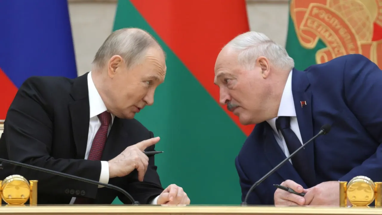 26 июня в президентской резиденции на Валдае прошла закрытая встреча лидеров России и Беларуси; по итогам официальных заявлений не последовало.