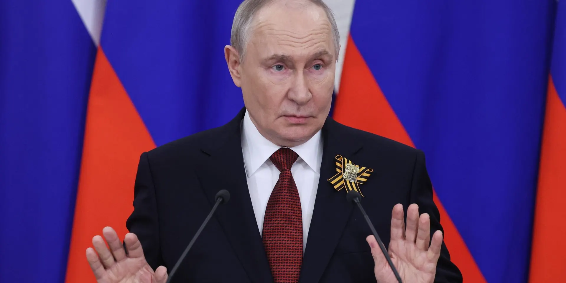 Чиновники заявляют, что сохранение текущего уровня расходов на войну грозит резким ростом дефицита бюджета; предложено сокращать невоенные траты.