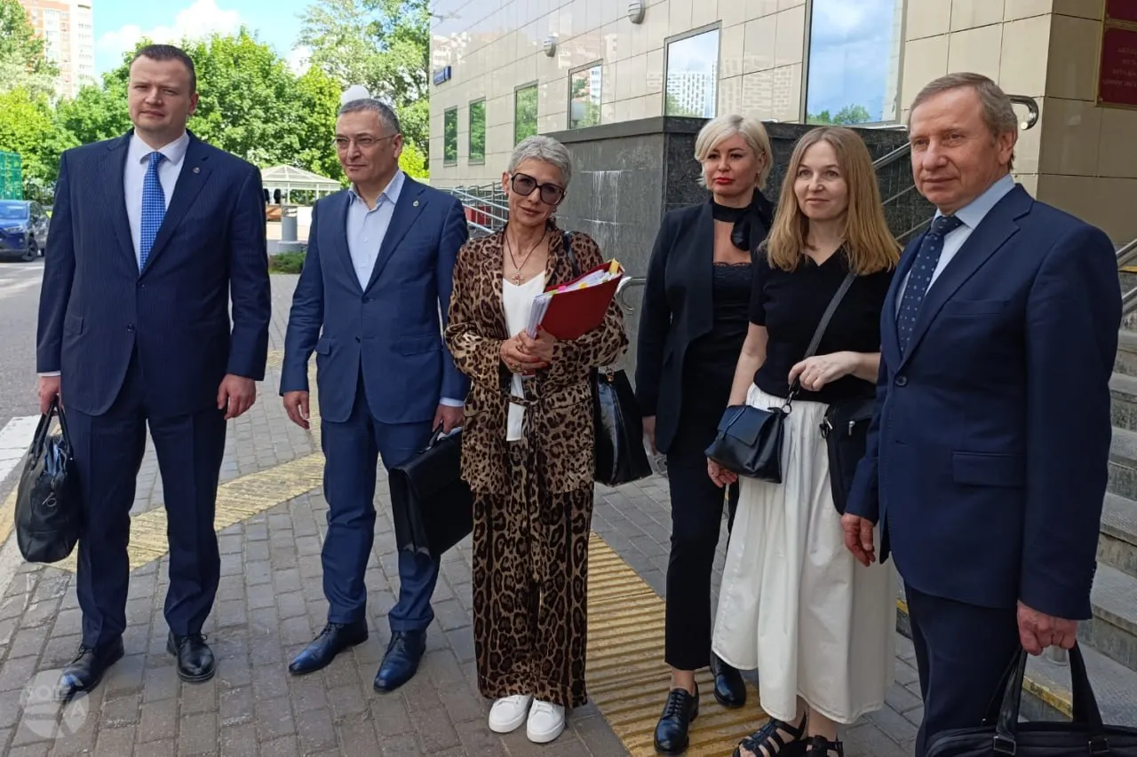 Апелляция оставила в силе решение о лишении адвокатского статуса Алексея Басистова, Дмитрия Проводина и Юлия Тая. Представители защиты утверждают, что вопрос носит корпоративный характер и решается палатой адвокатов, а не судом.