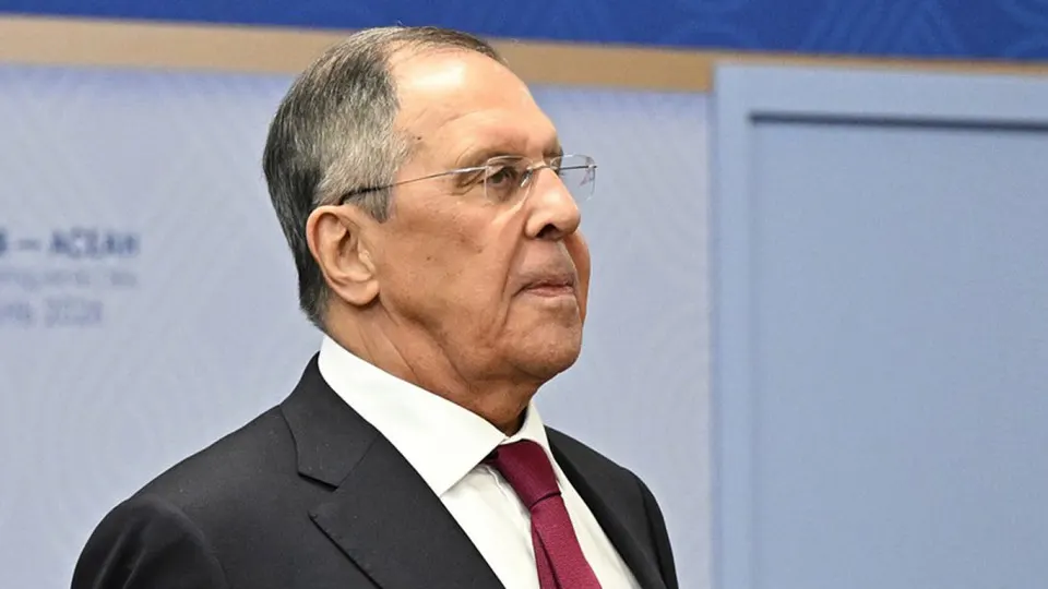 После самой масштабной с начала войны ночной атаки беспилотников на Московский регион глава МИД заявил о регулярных массированных ударах по ключевым объектам, влияющим на боеспособность ВСУ.