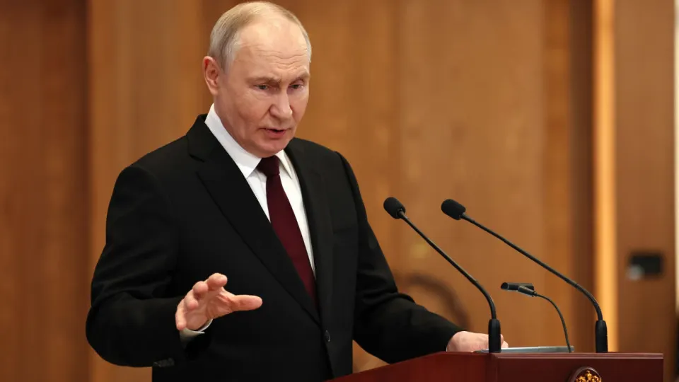 Президент заявил, что Россия ответит на пуски беспилотников с европейской территории; он также назвал атаки дронов попыткой «раскачать» общество и отметил отсутствие предпосылок для мирных переговоров с Киевом.