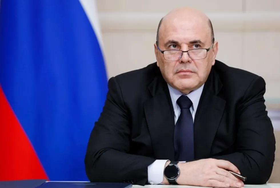 По данным утечек, сестра главы правительства в 2022 году оформила вклад на 12 млрд рублей в крупном банке; полученные проценты составили около миллиарда рублей, что существенно превышает её официальные доходы и вызывает вопросы о происхождении средств.