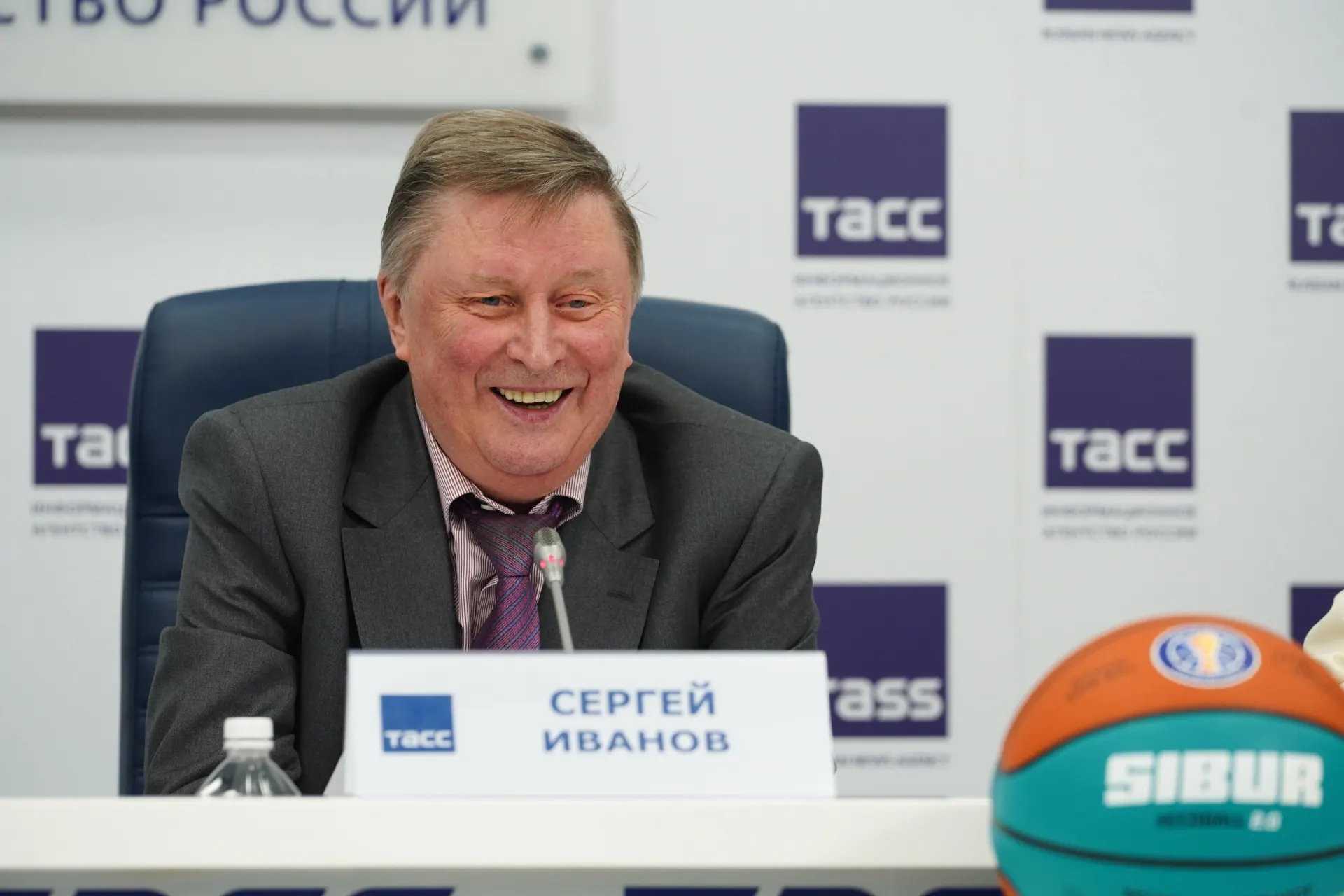 Бывший министр обороны скончался в 73 года. Близкий знакомый говорит, что видел его всего три дня назад и вспоминает их последнюю беседу.