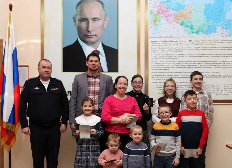 В 2025 году России выдали 1112 специальных виз для переезда людей, заявивших о согласии с традиционными российскими духовно‑нравственными ценностями; программа упрощает получение РВП.