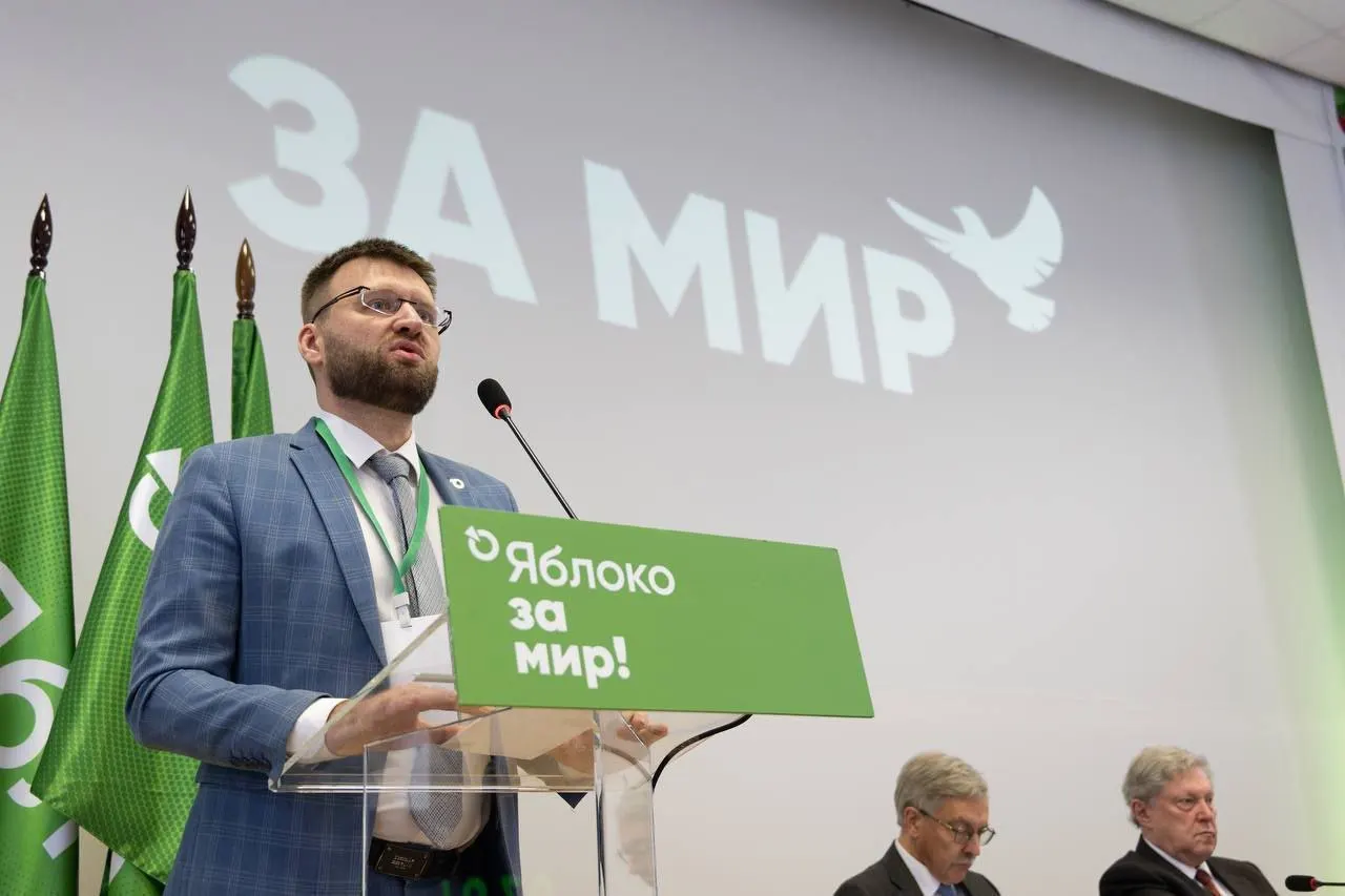 Министерство юстиции отклонило прошение о снятии статуса «иностранного агента», сославшись на «факты политической деятельности»: поздравление от председателя партии, поездки в суд, возложение цветов и участие в видеоролике с бумажными самолётиками.