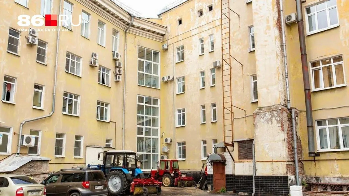 Дума пояснила, что решение о переустройстве дворовой территории под парковку принимают собственники на общедомовом собрании.