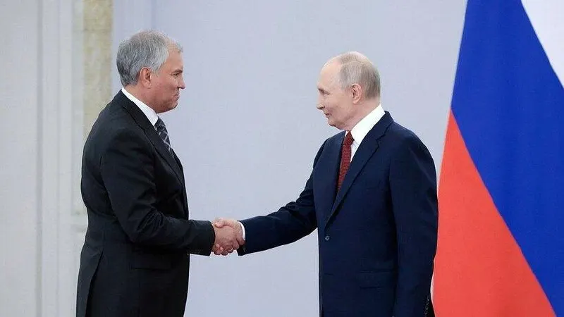 После вручения ордена на встрече с депутатами он заявил, что за 25 лет была выстроена конкурентная партийная система, и завершил выступление лозунгом «Вместе мы победим».