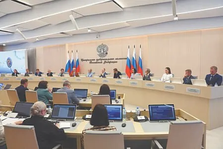 В проекте постановления Центризбиркома предусмотрено исключение ряда кандидатов из партсписка «Яблоко». Если из списка выбывает четверть кандидатов, партия может быть снята с выборов. Решение связано с ранее снятыми и оштрафованными членами партии и многочисленными административными делами.