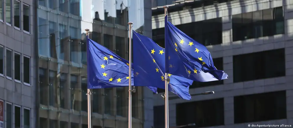 Страны Евросоюза договорились о 21-м пакете санкций против России; документ должен быть утверждён Советом ЕС. В пакет вошли ограничения для энергетики, финансов, технологий, «теневого флота», рыболовства и запрет на въезд для участников войны.