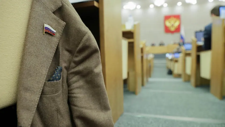 Правительство поддержало инициативу, снимающую наказания за отсутствие или несвоевременную подачу деклараций региональными депутатами. Ведомства отметили необходимость доработки законопроекта и привели замечания по учёту особенностей декларирования.