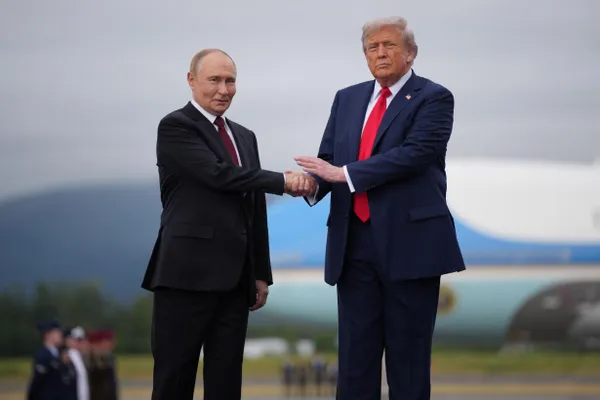 Дональд Трамп планирует обсудить с лидерами Украины и России возможности прекращения войны: сначала встреча с Владимиром Зеленским на саммите НАТО 7–8 июля, затем телефонный разговор с Владимиром Путиным.