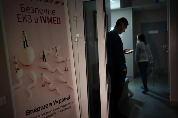 Депутаты приняли закон, который обеспечивает бесплатное проведение вспомогательных репродуктивных технологий, в том числе ЭКО, для жен участников боевых действий, жен инвалидов и вдов, не вступивших в повторный брак в течение пяти лет.