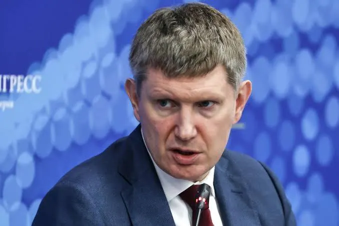 Минэкономразвития утвердило правила: с 1 сентября 2026 года отели с более чем 50 номерами обязаны принимать постояльцев при подтверждении личности через национальный мессенджер. На подключение систем и обучение персонала отведено немного времени.