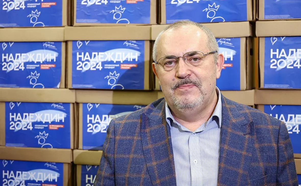 Политик объявил о сворачивании кампании из‑за давления: его признали иноагентом, предъявили обвинения по «экстремистской» статье, ограничили выезд и применили финансовые меры. Надеждин отказался подвергать риску соратников и благодарит поддерживавших его людей.