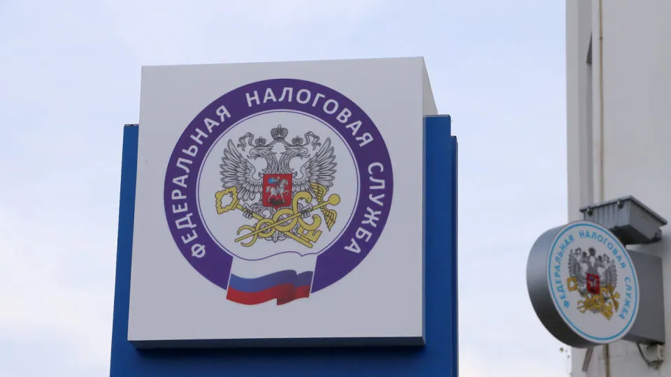 Налоговики просят пояснить источники средств у тех, кто покупает недвижимость и автомобили при отсутствии задекларированных доходов. Это совпало с ростом наличных расчетов и дефицитом в федеральном бюджете.