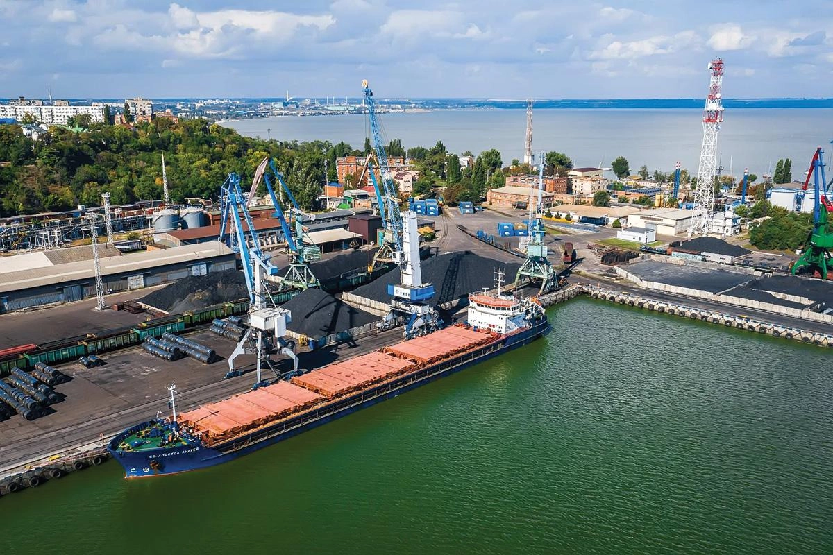 Минсельхоз готов покрыть до 90% затрат на железнодорожную доставку зерна из Ростовской области в альтернативные порты после того, как отгрузки через Азовское море приостановились из‑за угроз беспилотников.