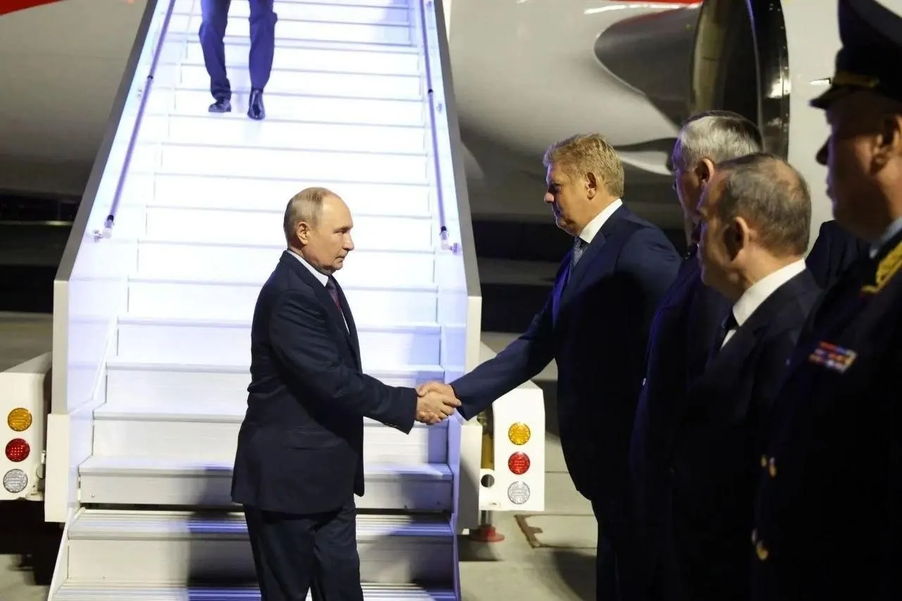Президент прибыл в регион на рабочий визит, связанный с открытием СКИФа — Сибирского кольцевого источника фотонов.
